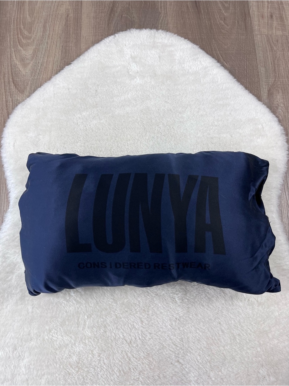 Lunya washable silk travel pillow - Picture 2 of 12